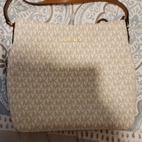 Michael kors cross body - Picture 2 of 4